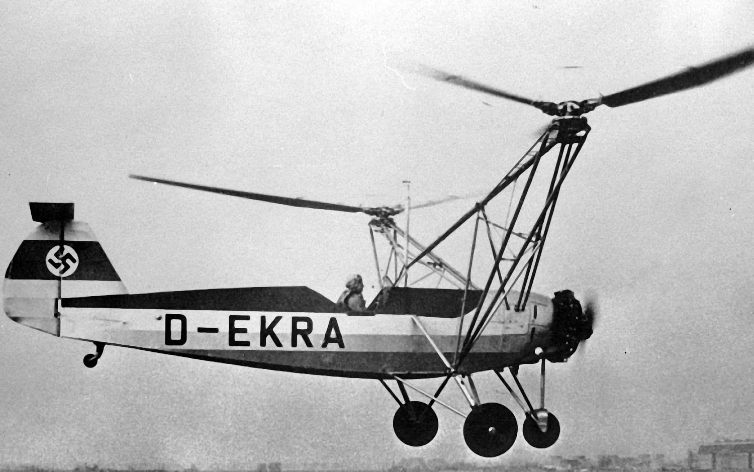 Hanna Reitsch fliegt mit der Fw 61 V2